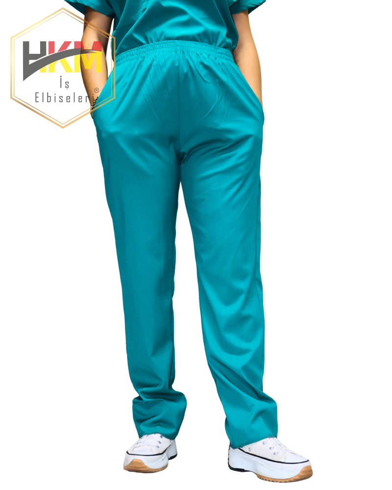 Yeşil Likralı Kadın Cerrahi Takım