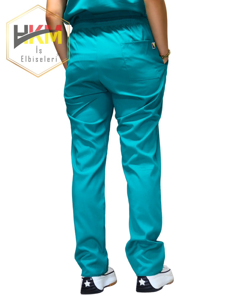 Yeşil Likralı Kadın Cerrahi Takım